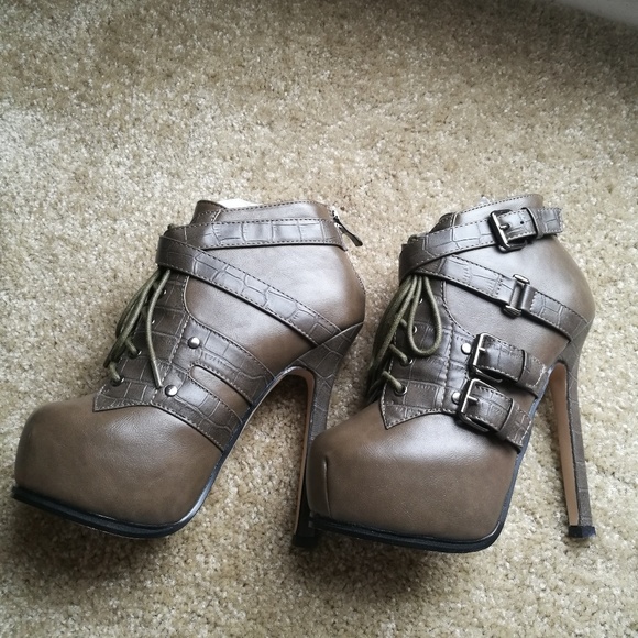 Olive Green Heels - Picture 2 of 3